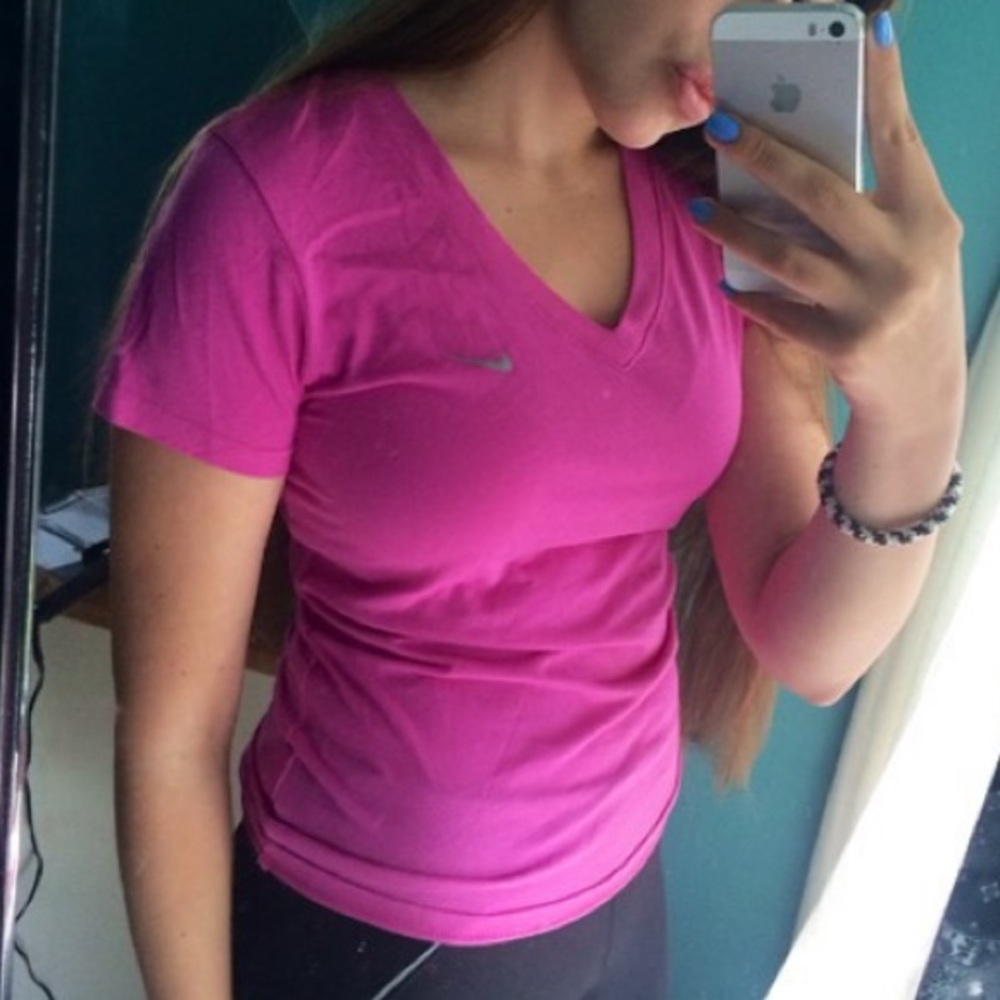 Women’s Cotten Dri-fit Nike Vneck